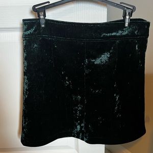 Storia green velvet mini skirt size large, worn once!